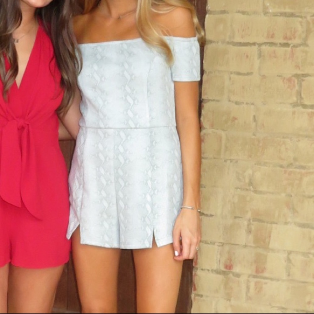 🐍 OFF-THE-SHOULDER ROMPER